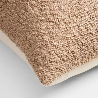 مخدات وأغطية